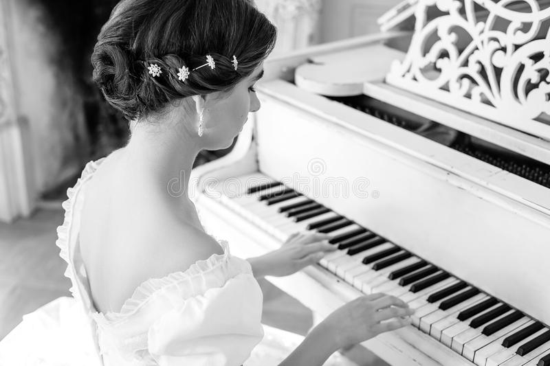beautiful girl playing piano beautiful dress interior beautiful girl playing piano beautiful dress 113012521